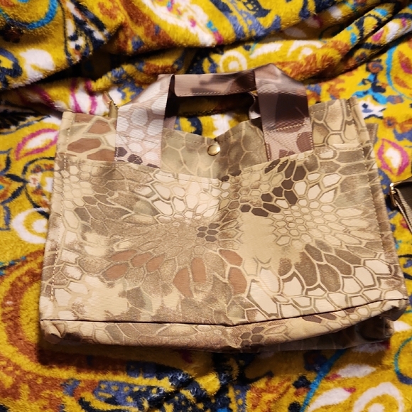 FINAL PRICE NWOT Chisiy Camo Stylish Tan Patterned Women's Bag - Picture 1 of 9
